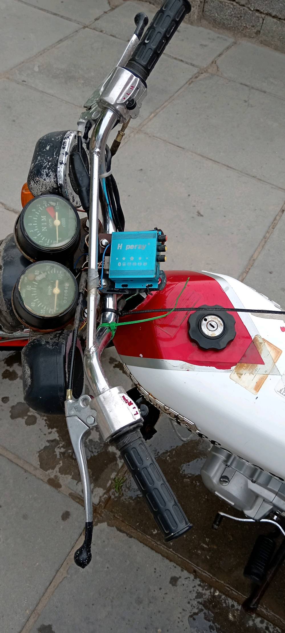 دراجه زنجيل كلك 2020
المحرك ما مفتوح 
تايرات جدد 
المكان الناصريه الشطره 