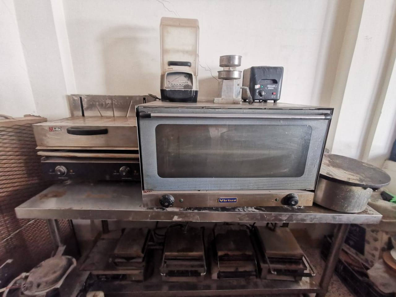 *كافة المواد للبيع *
غراض مطعم ومستلزمات تجهيزات غذائية 
متكامله للبيع

يرجى زيارة
 المخزن للمعاينه والاتفاق على الاسعار
بغداد- الاعظمية - شارع الضباط
سعر خاص في حال شراء كامل المواد او لمجموعه قطع
للاستفسار 
يرجى التواصل على واتس اب 
***********
