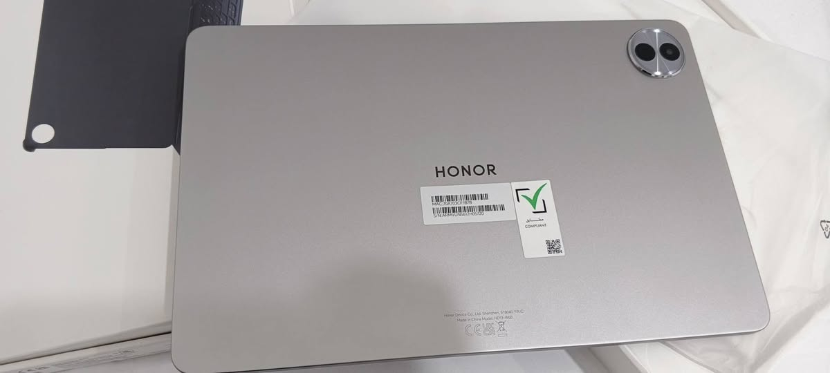 هونر باد 10 مستخدم شي قليل كلش مابي شدخ كامل ملحقاته ويا ماوس كيبورد ذاكره 256 معالج سنابدراكون7 جن3  بطاريه 10100
جهاز حيل نضيف ب300 وبي مجال هذا رقمي بي واتس ***********
