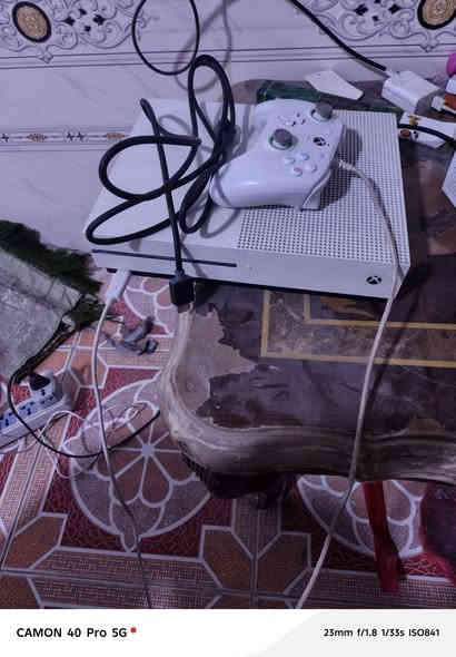 للبيع Xbox one s  نضيف لامفتوح ولا مصلح  مع كامل ملحقاته يجي ويا جويستك گيم سير السعر 235 تواصل ***********
