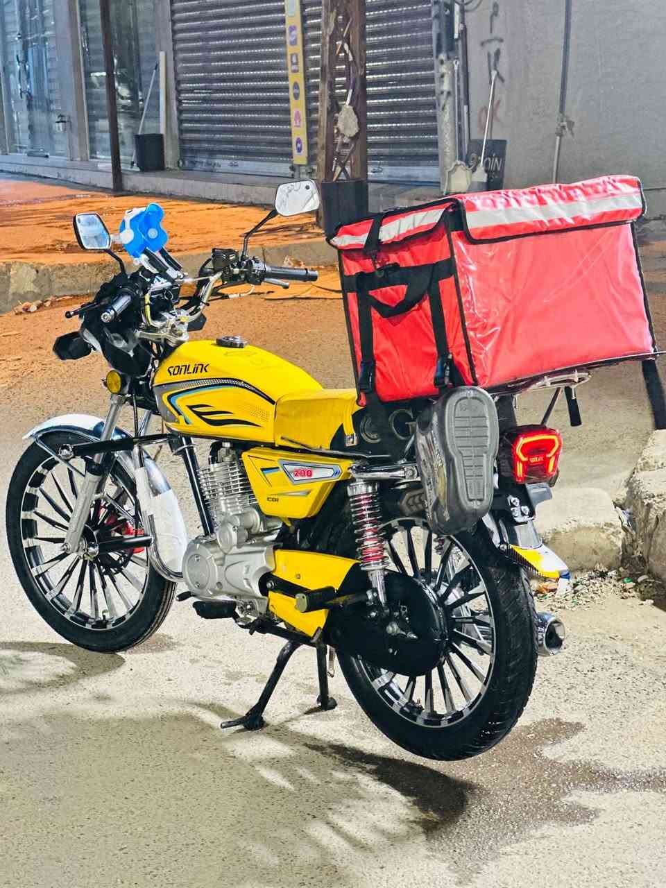 سونك للبيع
موديل 24

محرك ما مفتوح بس مفيلس على ايدي

جاهز من كلشي بلوجكترات +جنطه مال دللفري

ماطور بلادي محرك 200 سيسي 
بي ورقه منفيس ورقه تصريح مال كمرك بس

مكانه الرمادي الخالديه
متواجد واتساب وذا تيد دك عليه ماسنجر ما متواجد حيل

*********** السعر 700 وبي مجال بصيط
