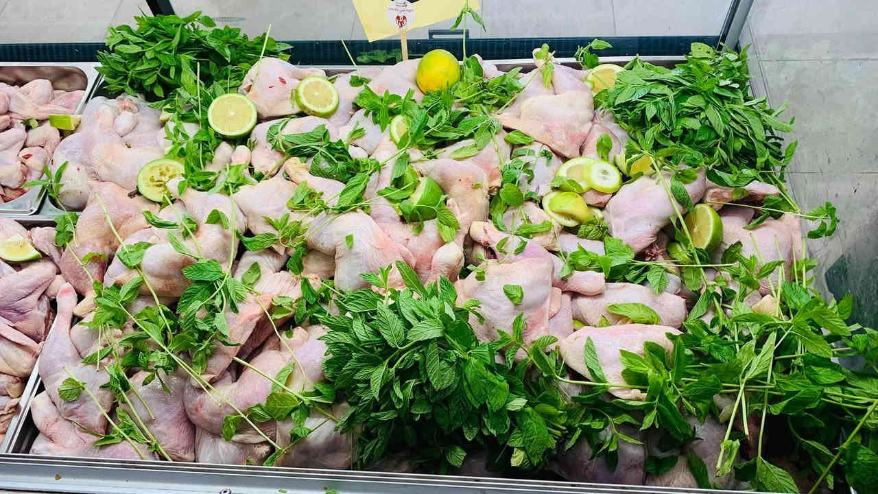 أرضا الزبون هدفنا عل.  خشن🔥   سمك.  🐟 اي وزن موجود سعر 5500🔥🩵                                                            🔴دجاج كلوين ونص 😱7  عرض      7كلوات افخاذ 30 لف                                🔴صدر مسحب 6500                                                                                                🔴 صدر  بعضم 4500                                                                                                    🔴  أفخاذ 4500                     🔥🐔.   كلة فرش  🩵  🔥                                                                        🔴اكباد 3500                     ..
‏ 💪  متوفر توصيل داخل الكوت 💪،🛵 ***********.                                    عنواني كوت شهداء شارع معمل المرور قرب حسينيت قمر بني هاشم.   مقابل مؤسست العين
