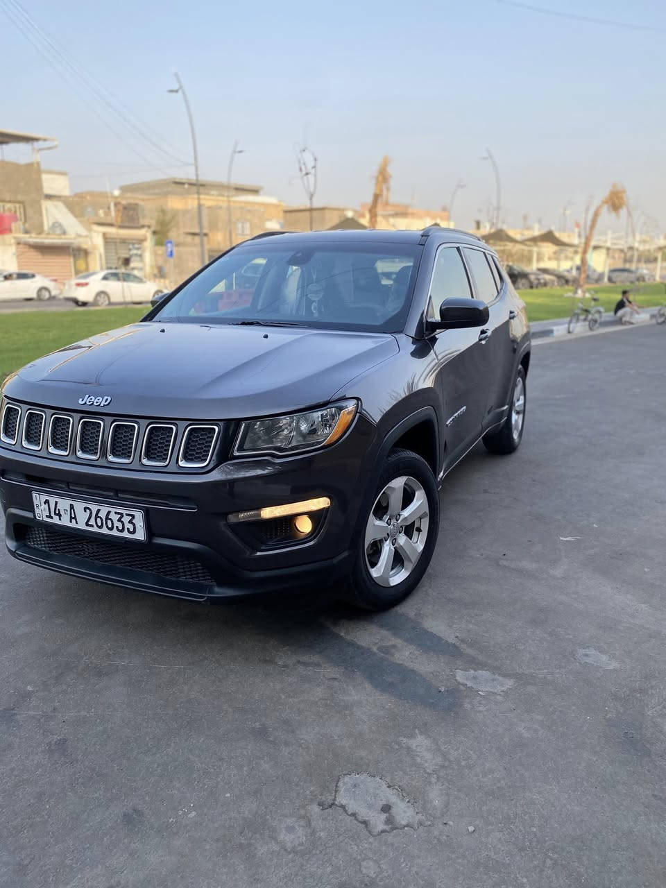 السلام عليكم
للبيع سيارة جيب كومبارس موديل 2017 السيارة وارد امريكي حادثها فقط الدعاميه الاماميه لا متضرر بنيد ولا جاملغات كلش بسيط حادثها السياره جداً نظيفه ماشيه 68  دواخلها جلد نظيفة جداً السيارة أعلى فئه LATITUDE  فور ويل علماً ان السيارة تمتلك عدة انظمة قياده 
.القيادة على الوضع الجبلي 
.القيادة على الوضع الانزلاق
.القيادة على الوضع الجليدي 
المواصفات 
بصمة تشغيل عن بعد 
دخول ذكي تبريد تدفئة كشنات 
كشنات كهربائية تحكم ستيرن كهربائي
هاند بريك كهربائي
تبريد قطعتين امامي وخلفي 
وبعد هواي مواصفات 
السعر 132وبيها  وبيها مجال 
العنوان بصرة دور الظباط 
الرقم ***********
