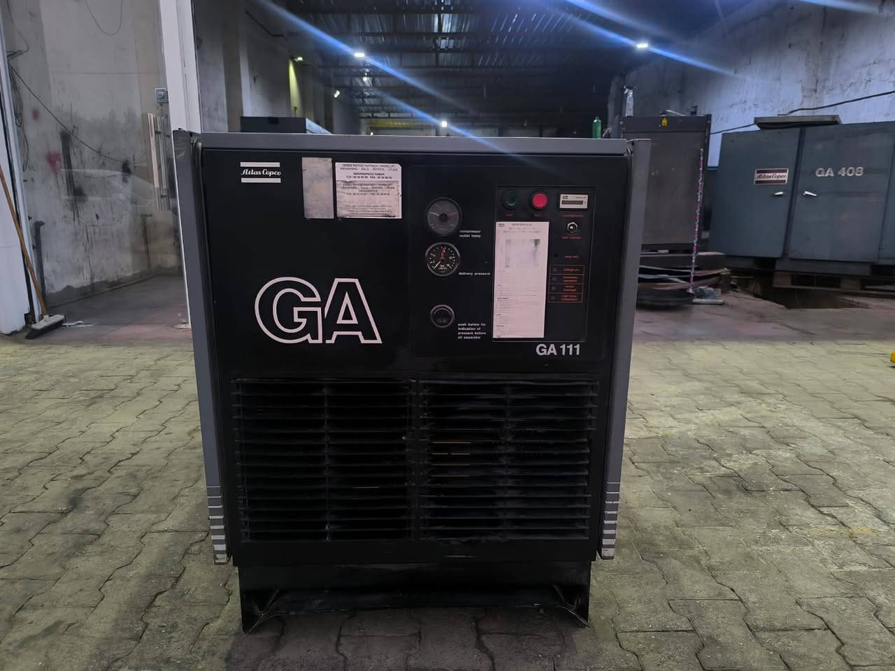 🔧 المنتج: كومبريسر هواء 15 حصان
⚡️ الموديل: ATLAS COPCO GA 111
⚡موديل 1984 
⚡ضغط 7,5 بار
⚡حوالي 1,6 متر مكعب / دقيقة

📍 العنوان: حي القادسية – خدمي شارع الصب – مقابل معرض النجف الدولي
📞 للاستفسار: ***********
