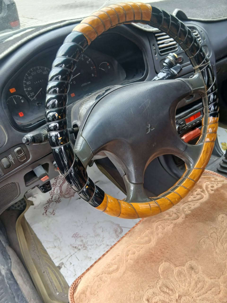 مستيبوشي كانت 93 محرك ٢٠٠٠ خير من الله كير عادي باسمي سنويه لغايه شهر ١١ سنه ٢٦ السعر 30 ورقه موبايل ***********
