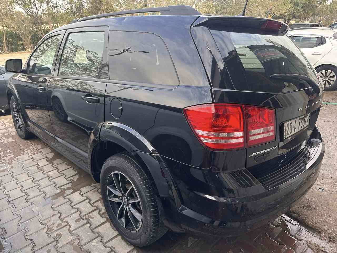 دوج جورني ۲۰۱٨ حادثهافقط دعاميه بأمريكه بلادي سياره ماشيه ٧٤ ميل السيارة جاهزه من اي نقص حداديه جديدة مكفوله من صبغ فقط بارد بطارف لبنيد شرط 
مكينه ٤ سلندر ٢٤٠٠ مكينه جديده كير سياره كلش حلوه وجديده 
سبعه راكب بصمه تشغيل 
عن بعد بصمة ترحيب ***********
مكان سياره بعقوبه مقابيل لفروسية رقم صاحب سياره موجوده
