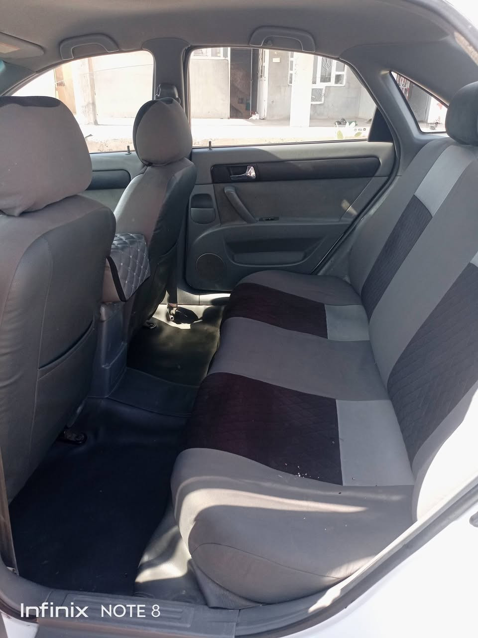 السلام عليكم....
وابتره موديل 12 كير اوتوماتيك
رقم صلاح الدين دولي شرط التحويل 
سياره بدون صبغ باقي التفاصيل على الرقم ***********
