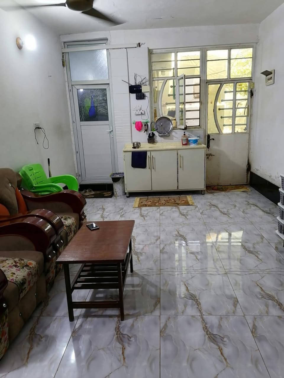 دار للبيع المساحه ٢٠٠ متر يحتوي غرفة نوم وحولي وأستقبال ومطبخ وكراج ومحل تجاري بناء البيت مسلح طابوق العنوان  الاصلاح من ضمن التسعين دار فرع  مدرسة عشتار ***********
