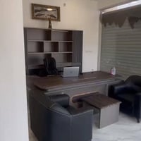 مكتب كامل  ومعرض ملحق ويا وتخم 7 مقاعد جلد اسود وكرسي جلد اسود طبي جدد...