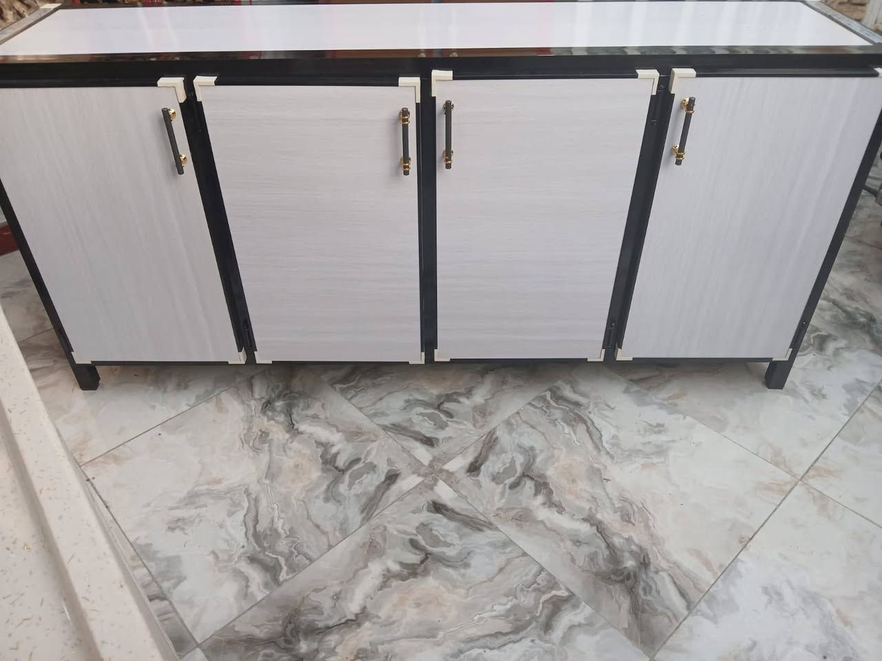 سلام عليكم اخوان
وجبه جديده سنك متر ونص   السعر ١٥٠
 واصل البيت داخل الفهود 

ميز مترين واصل ١٥٥
***********
