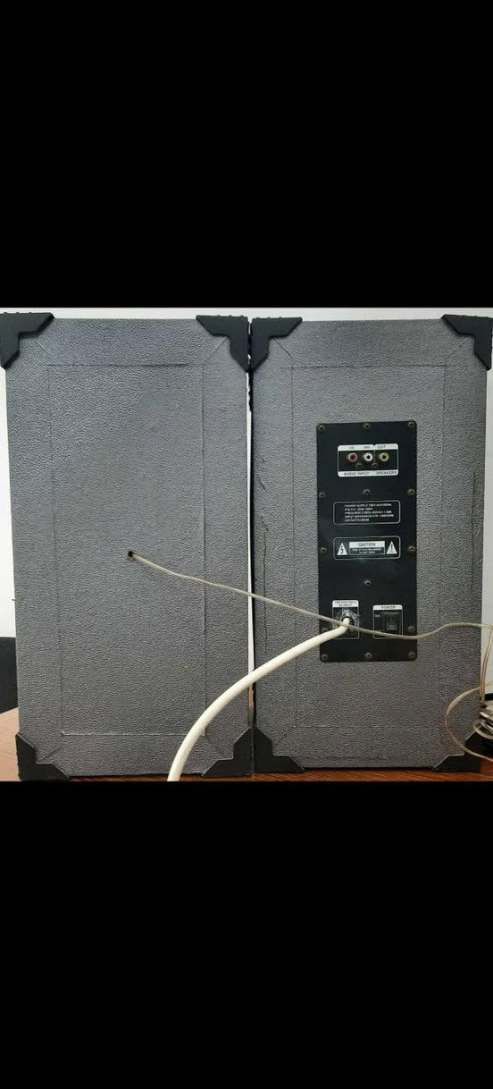 للبيع سماعات كهرب. بدون شحن
يعمل أواكس AUX  فقط
السعر ١٥    الف
موصل جانب الايسر


**إذا كنت صاحب هذا الإعلان وتريد حذفه لأي سبب، رجاءا أرسل رسالة إلى الدعم الفني**