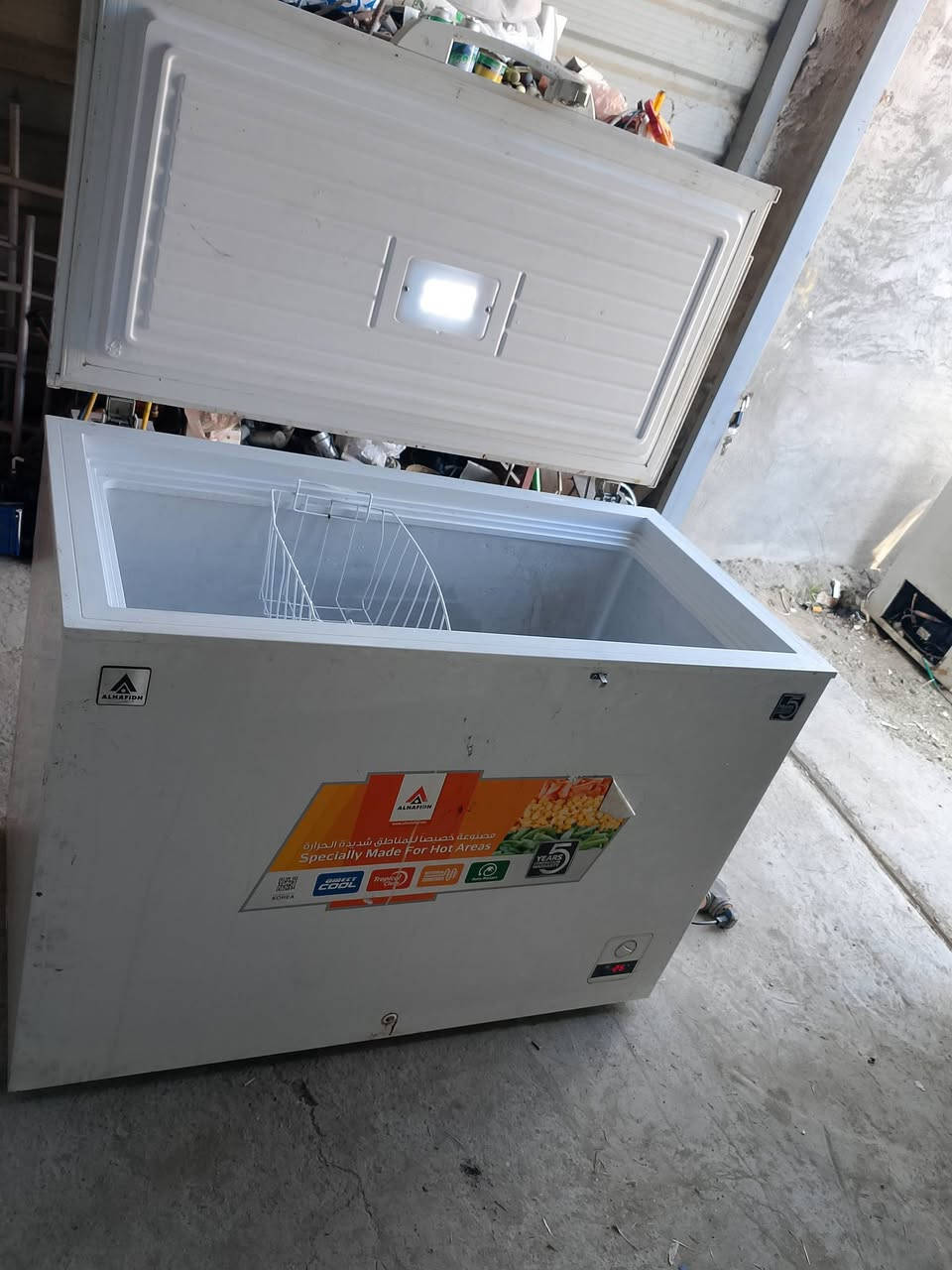 مجمده ١٣ قدم نضيفه حيل ٢٥٠ وبيهه مجال ضمان شهر معرض البيت الذهبي مكان شيخ حمد طريق زملت حمدي مقابل وكيل عادل عبوو توجد خدمة توصيل ***********
