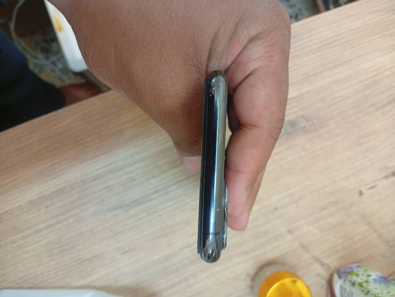 السلام عليكم 
موبايل ايفون 11 برو ماكس 📱
الجهاز مبدل فقط شاشه أصلية 
موبايل نضيف 
كلشي مابيه فقط شاشه حده بطاريه مابدله بعدهي 🔋
سعر الجهاز 250 الف💵
بغداد/ بغداد الجديده 
يوجد توصيل 🚗

رقم الهاتف  ***********
