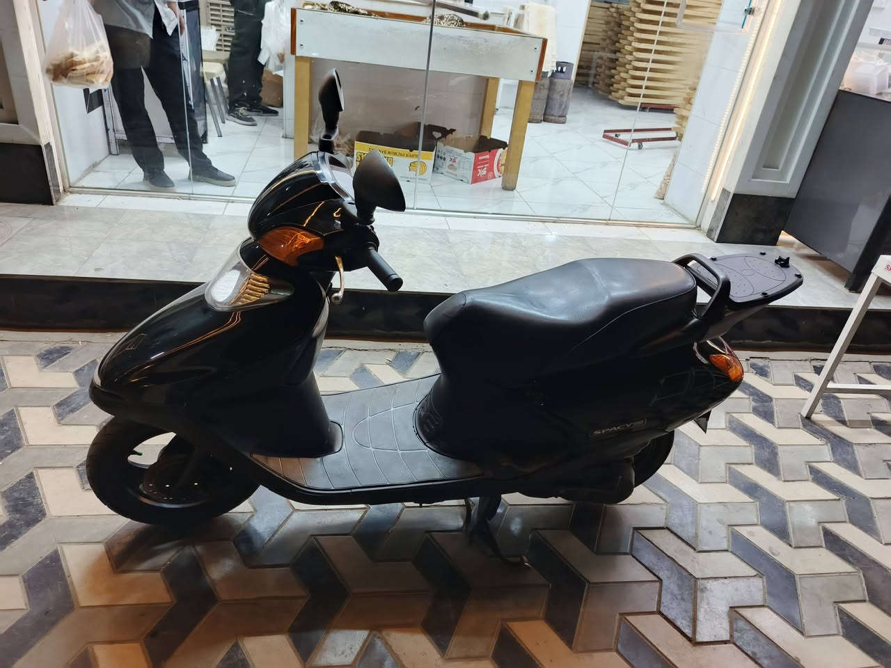 السلام  عليكم
سبيسي رمبه صاله اقل الشهر دراجه بلاي لون تجي وتشوفه احله من الصوره دراجه خير من الله السعر ١٣٥٠او بيه مجال متوازي عله افلوس مكاني كوت شارع الشيشان ***********
