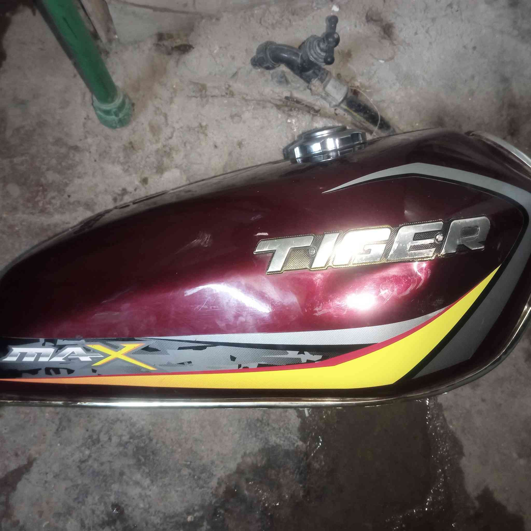 سلام عليكم عندي غراض مال دراجة تايكر نانكي مرايات صفاحيات لبيع كلهن رايدهن 20 راقم تليفون ***********
موجود واستاب
