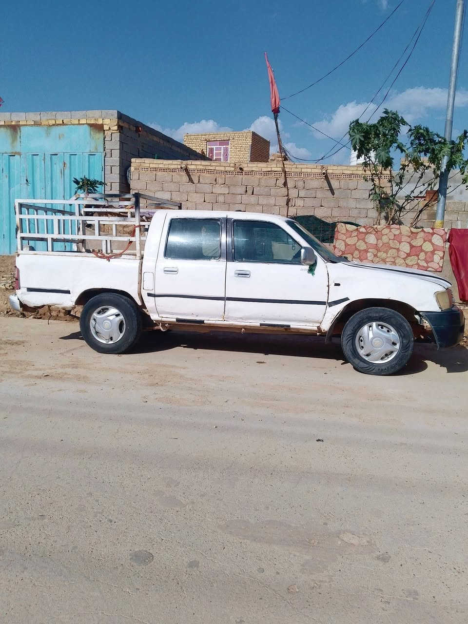 سياره للبيع موديل 2006وراق كامله
مكينه وكير وكسن وحداديه نضيف 
مكان الناصريه دوايه سعر14$وبيه مجال
رقم ***********
