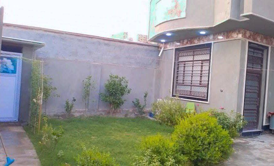 السلام عليكم
بيت للبيع مساحة 250م ، واجهه10، نزال25، طابو زراعي سند 25 
يحتوي ع الإستقبال ٦ونص ×٤ صافي 
المطبخ ٥ونص ×٤ البارد الحار ٤×٢ 
الكلدور ٩ ×٤ 
مجمع صحيات 
غرفتين نوم 
غرفه ٥ونص×٤ + غرفه ٥×٤ 
كراج ٩×٣ + حديقه
السعر 135وبي مجال ،
العنوان:شارع100 قرب شارع شريفه(ع) محيزم الرابعة
الاتصال على الرقم: ***********
