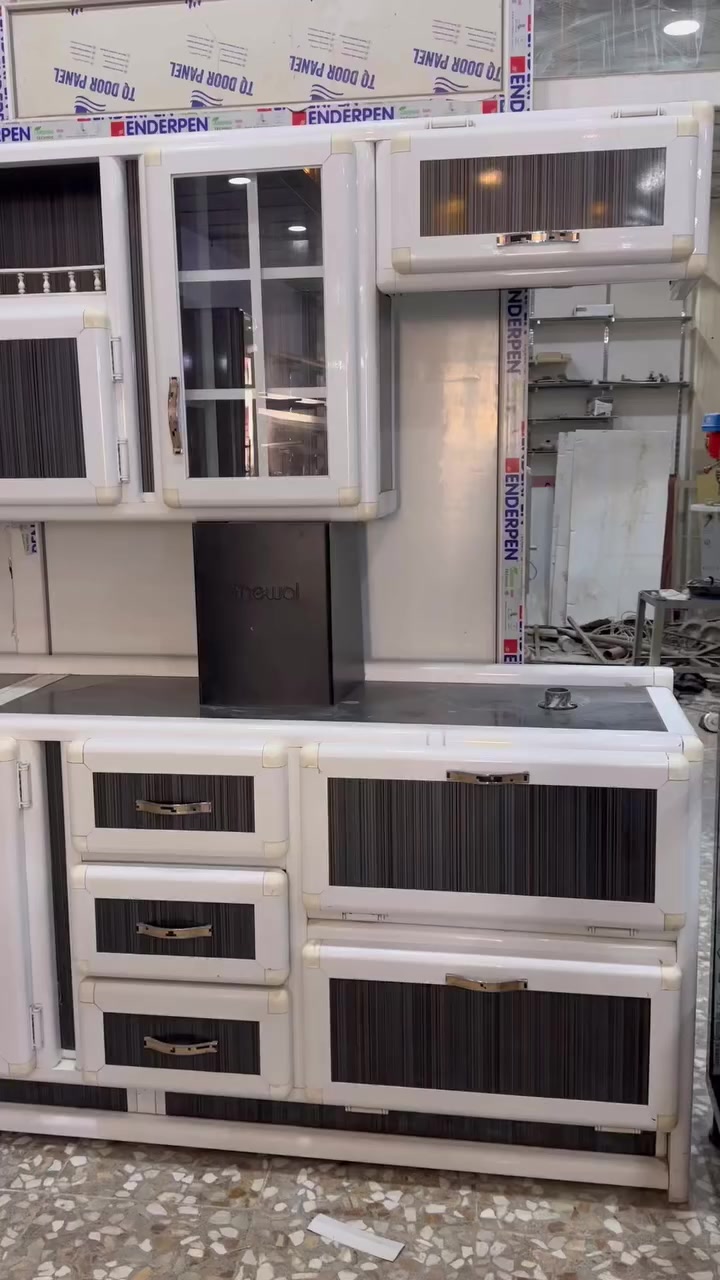 السلام عليكم
كاونتر مستعمل مطبخ كامل 
جداً نظيف 
السعر : 800
مكاني حلة نادر الثانية 
للاستفسار : ***********
