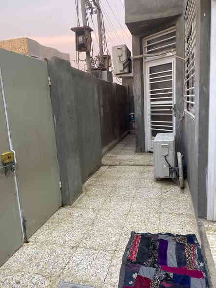 إعلان بيع بيت – بابل / الأكرميين / شارع المدارس

للبيع بيت في منطقة الأكرميين – شارع المدارس، موقع مميز قريب جداً من المدارس والمستشفى.

المساحة: 125 مربع
البناء: جديد سنة 2020
طابو صرف
الأبواب: وحدادية درجة أولى

تفاصيل الطابق الأرضي:
 • صالة
 • مطبخ
 • استقبال
 • غرفتان نوم
 • مجمع صحي

تفاصيل الطابق الثاني:
 • ثلاث غرف نوم
 • صالة
 • مجمع صحي
 • سطح عالي
 • سطح ناصي

البيت جاهز من كلشي 
***********
