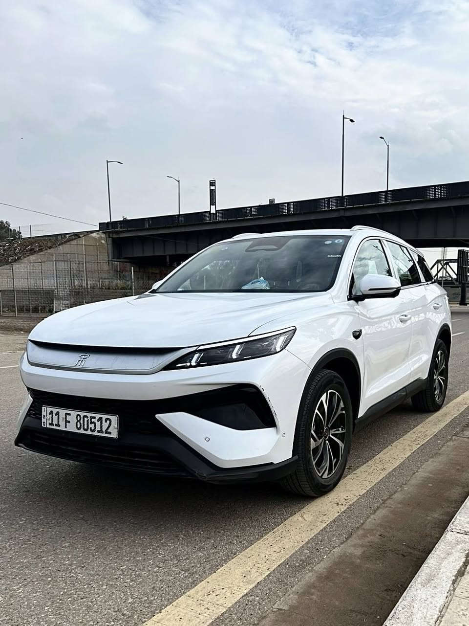 ‏ BYD Song Pro 2025 للبيع
🔹 الممشى: 4900 كم فقط
🔹 المحرك: بنزين + شحن EV (هايبرد)
🔹 الحالة: كلين تايتل ، عدا البارد
🔹 الصبغ: بدون قطرة صبغ 
🔹 اللون الخارجي: أبيض
🔹 اللون الداخلي: لونين مميز (أسود × رصاصي)

✨ المواصفات بالتفصيل:
✔ شاشة كبيرة جداً (حوالي 15.6 إنچ)
✔ كاميرات 360 درجة كاملة ( 13 كامرا )
✔ داش كام 360 درجة مع ضهور السرعة
       ودوسة البانزين والبريك والنمر 
       و الداش كام يشتغل والسيارة طافية ومشتغلة
       تسجيل مستمر + حفظ تلقائي
✔ رادارات هواية (أمامي + خلفي + جانبي)
       مع تنبيه خروج من المسار 
✔ اصطفاف ذاتي
✔ داخلية جلد
✔ مساحة داخلية كبيرة جداً
✔ كشنات مريحة للسفر الطويل
✔ السيارة طلقة ماشاءلله ورزانة عاليه

💰 السعر: 23,000,000 دينار عراقي

📍 الموقع: ديالى – بعقوبة الجديدة – شارع الطابو

📲 واتساب: ***********
📞 اتصال: ***********
