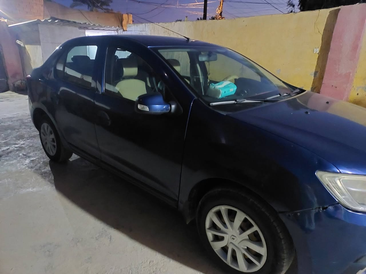 سلام عليكم سياره رينو سمبل لبيع لسعر 80 بيه مجال الاتصال على هاذ الرقم ***********
