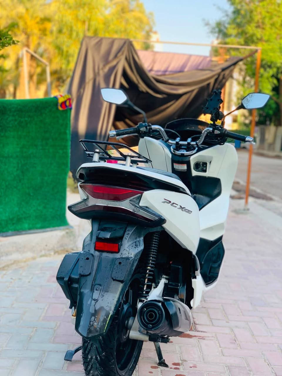 السلام عليكم
دراجة PCX ياباني الجيل الثالث مكينة 150 الون أبيض  ماشية 21 الف نضافه فول مكاني بغداد الشعله الرحمانيه    السعر 25$  وبيه مجال  ***********
