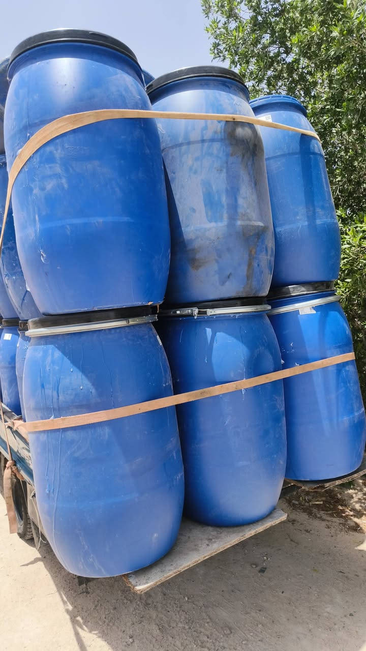 سلام عليكم يوجد دباب ابو القفيص لتر 220 لبيع المكان بصره سفوان *********** شراي يتصل
