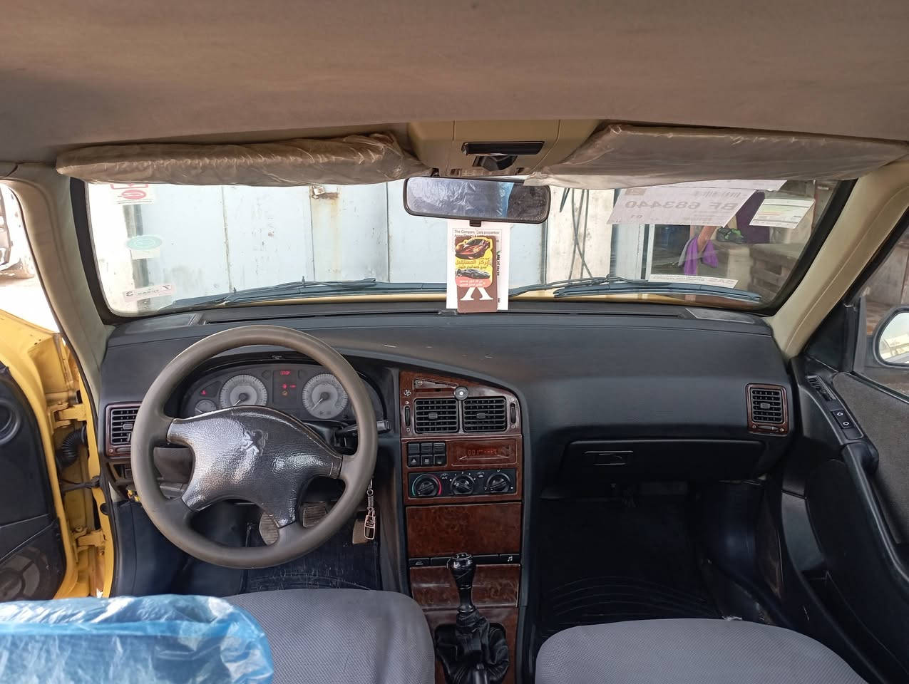 السلام عليكم بيجو بارص موديل 15رقم انكليزي دولي السياره مكفوله من الضربه والصبغ  سنتر لوك السياره خير من الله كلش نضيفه بس بيهه تبخير قليل السعر 42وبي مجال رقم الهاتف واتساب ***********
