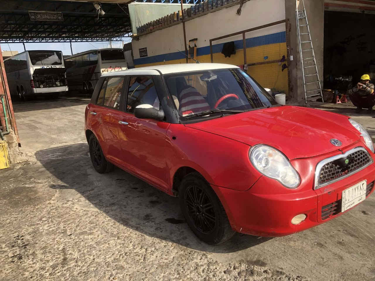 320.    33سعرها
بيها صبغات قليله مابيها ضربه بسم
 ولد يمي كير مكينه تبريد 
سنويه 29 موديل 12 غرامات صفر 
مكاني كوفه ***********
