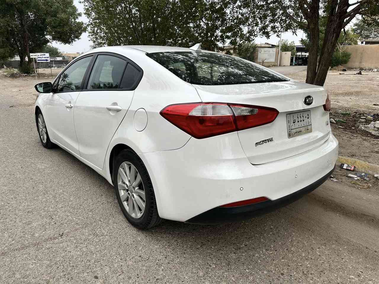 شلون الشباب فورتي للبيع موديل ٢٠١٥ بيها بس جنطه صبغ وبارد شويه بالباب الخلفي ورا السايق رقمها مميز باسمي السياره مكاني بالعامريه او حي الجهاد *********** سعرها ١١٨$ وبيها مجال مكينه ٢٠٠٠ دوش
