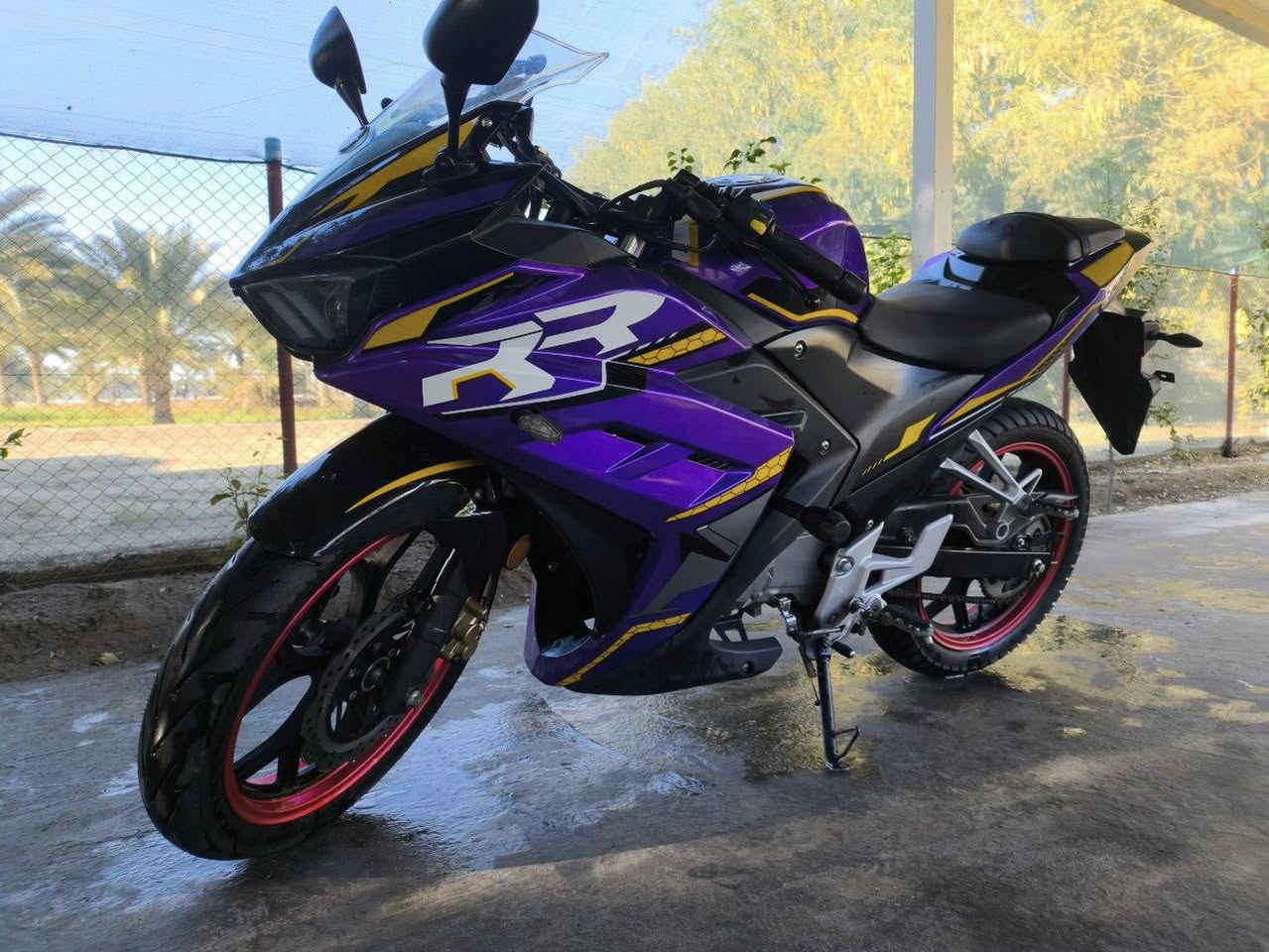 للبيع دايون بطح 200 R لون مميز ارجواني اوراق اصولي بس ترقم شرط برغي مامفتوح بيها كفالة عامة الدراجة استعمال قليل راسلني خاص وتدلل او التواصل على الرقم ***********
