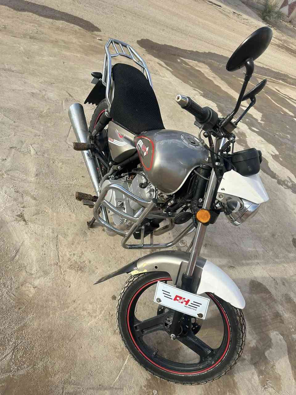 السلام عليكم 
للبيع دراجه AH
محرك 223cc
موديل 2020
كفاله دراجه نضيفه وحلوه
ماعايزه شيء محرك ناعم 
سعره 1,200,000 وبي مجال 
المو شراي لايكسر بحلال العالم
للتواصل ***********
