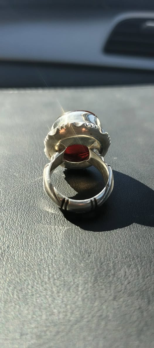 خام كرز الكرز عقيق يماني تحفه
طول الحجر ٢سم 
قياس الخاتم ٢٠ 
صياغه يدوية ثقيله جداً فضه عيار ٩٢٥ صياغة نبيل النجف . 
تتوفر شركة توصيل لكافة المحافظات.


**إذا كنت صاحب هذا الإعلان وتريد حذفه لأي سبب، رجاءا أرسل رسالة إلى الدعم الفني**