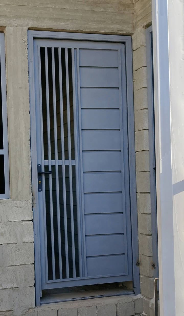 اخر عملنا في رمضان ان شالله ينال عجابكم شبابيك بواب بيوت ابواب حواش سقايف بسعار مناسبه الاستفسار ***********
