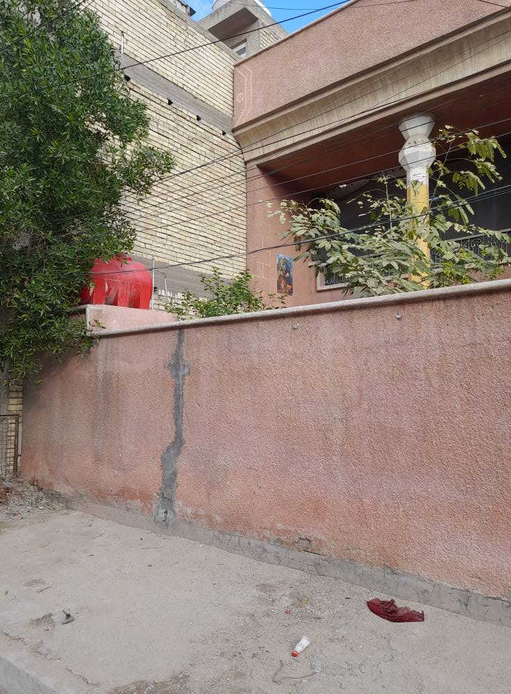 السلام عليكم 
بيت للبيع طابو صرف المساحة ٣٠٠ م البلديات الضباط 
البيت يحتوي على ٦ غرف نوم واستقبال كبير ومطبخ أمامي كبير وصحيات في الطابقبن وصحيات خارجية وحديقة تشجير وكراج للإستفسار الاتصال على الرقم 
***********موجود واتساب
