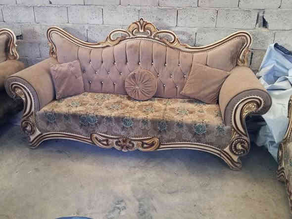 سلام عليكم تخامه تركي عشر مقاعد وثاني 8 مقاعد نضيفات مكاني بغداد مدينة صدر***********
