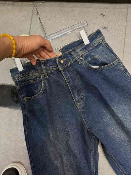 جينز ايطالي 🔥🔥🔥

ماركة انتر لايف قطعة فوووووول 😎✅

خامه كلش مريحه و القالب مالته فت على الجسم 
موجود قياسات كاملة 

شرفونا للمحل 🫡 موجودين من ٨ الصبح لل٨بليل

📌📌 العنوان ديوانية شارع الدغارة قرب حلويات المصطفى ازياء مودرن للملابس الرجالية ***********
