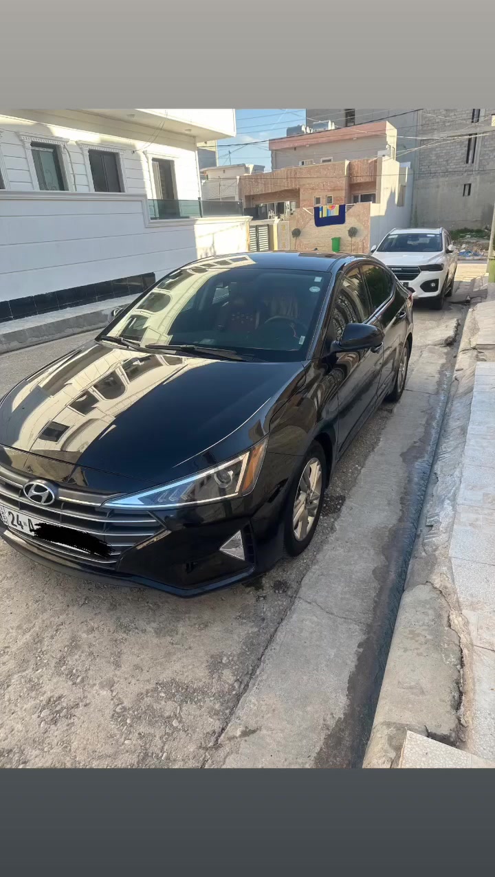 🚘 سلام عليكم
هيونداي النترا 2019 للبيع  وارد أمريكي — نظيفة جداً ومال بيت
ويل كب 

✅ نص مواصفات  
✅ شاشة كبيرة  
✅ كامرة دوارة  
✅ 3 أنظمة قيادة  
✅ رادارات  
✅ محرك 2.0 قوي واقتصادي  دوش 
✅ ماشية 73 ميل فقط  

📌 السيارة بيها فقط شبر على البارد بالجمالغ الايمن بدون ايرباك وبدون دواخل   بشرط 
📌 رقم الشاصي: 5NPD84LF7KH457332  
📌 رقم دهوك وباسمي  

💰 السعر: 140 ورقة وبيها مجال للطيبين   

📍 العنوان: دهوك  

📞 للاستفسار:  
***********  
***********
