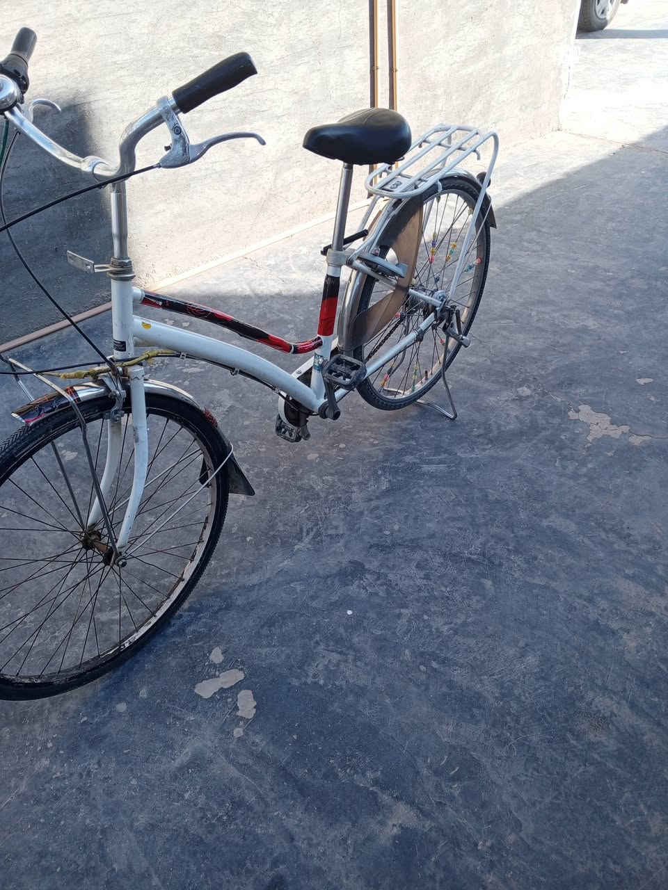 السلام عليكم باسكل عجم 26البيع بسعر 75مكان الكرمه بخليفه رقم ***********بي واتساب
