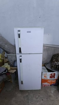 ثلاجه للبيع  جديده فريزه ثلج معروضه 175\ 07809971928