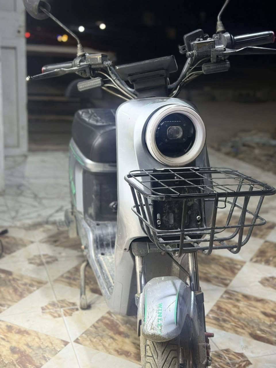 السلام عليكم ،دراجه شحن  R9 بطاريات فول نضافه  دراجه  جديده ، المكان ديالى بعقوبه ، السعر 400الف وبيها مجال ، للتواصل ع رقم الهاتف *********** .
