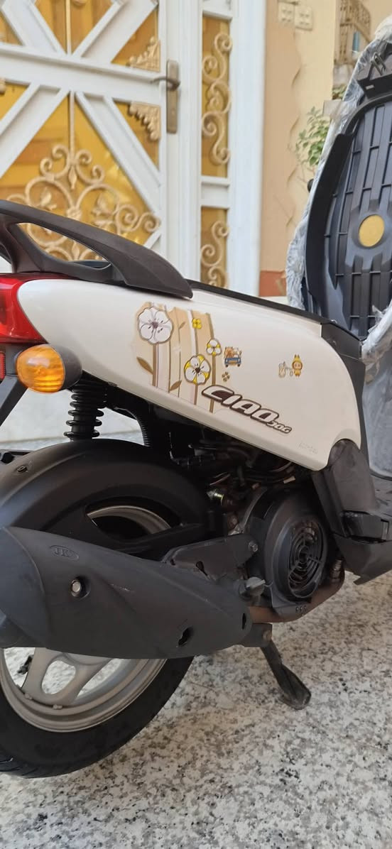 السلام عليكم
فله لون ابيض اصلي كفر  و مكينه
صاله شهرين نازله من الرمبه 
ابيض صدفي جديده كلش
مختمه ختم واحد +عده 
دهن موتل +بانزين محسن
مكفوله كفاله عام
سعر تصال او خاص 
مكاني ناصريه مركز بصالحيه
***********
