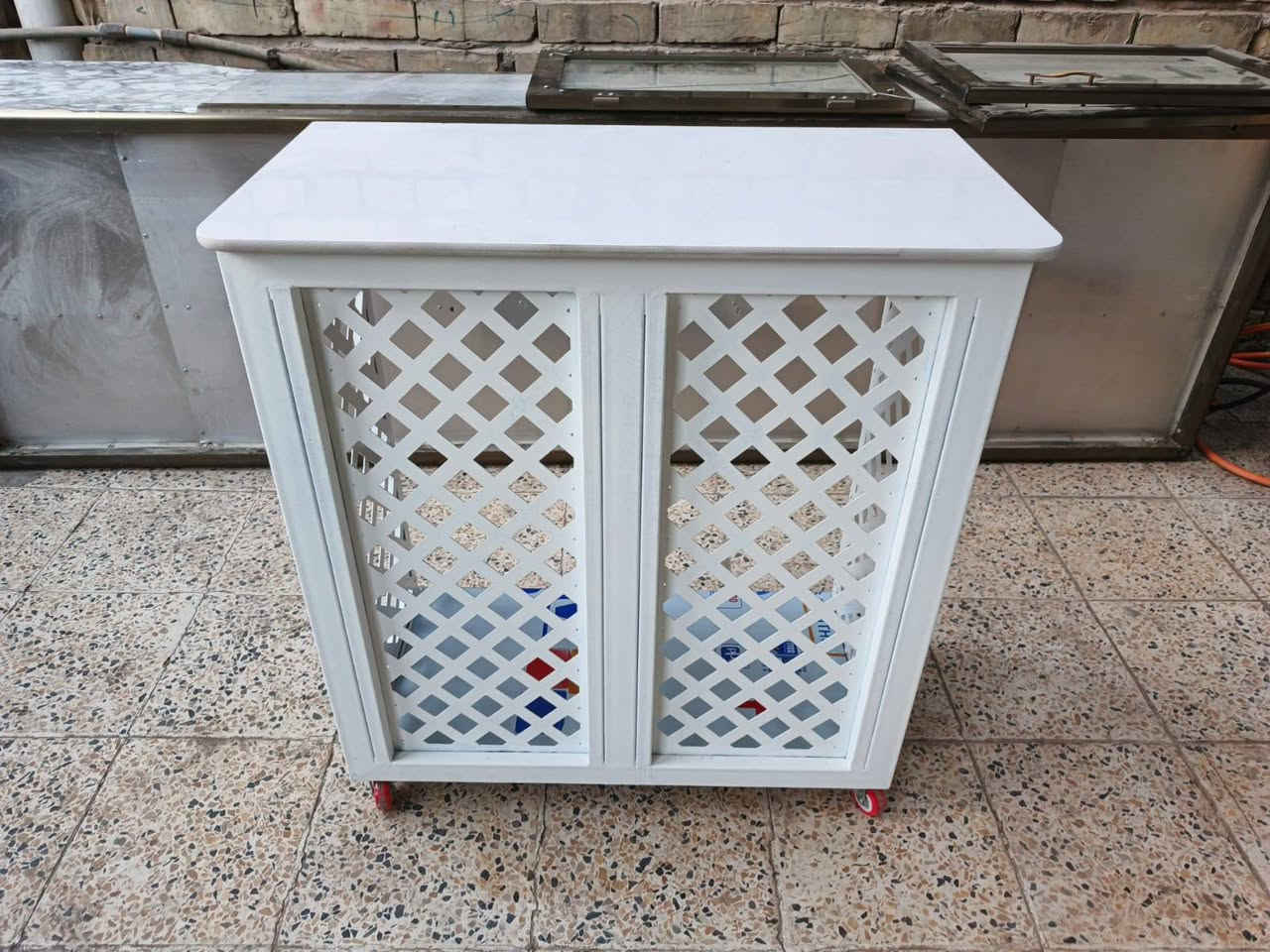 السلام عليكم ورحمه الله وبركاته
يتوفر أغطية قناني غاز 
الغطاء حديد ثقيل و CNC 
السقف بورسلين يتحمل كافه الضروف شمس وامطار غطاء قنينه وحده 
غطاء قنينتين 
غطاء 3قناني ويتوفر ايضا جزامات 
مكاني شارع السوداني ***********ابو سجاد
