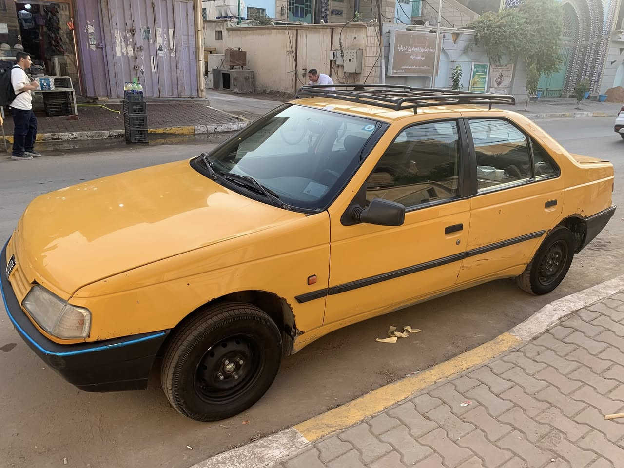 السلام عليكم
على بركة الرحمن 
اللهم صل على محمد وآل محمد 
للبيع
بيجو روا موديل ٢٠٠٨ 

مكينه خير من الله وكير فقط الثالث يفلت 
تبريد شغال حداده حلوه طخم تاير جديد السياره مانقصها شي نضيفه وخير من الله السياره 
تحويل ثاني يوم بأسمك مصفرة هيئة وغرامات 
سيارة حلوة وناعمة وتحتوي على بعض الخياسات موضحة بالصور 

السعر ٢٥ وبيها مجال بسيط والسوك كلشي بي 
للاستفسار  تفضل خاص 
مكاني بغداد/ سبع ابكار /قرب شارع معارض الكريعات
***********
