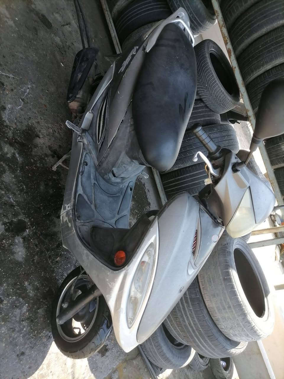 للبيع نضيفه وكلهه شغاله قفل ستيرن و قفل جنطه كلهن شغالات سلف وهندر 350 المكان بغداد حي لعامل ***********
