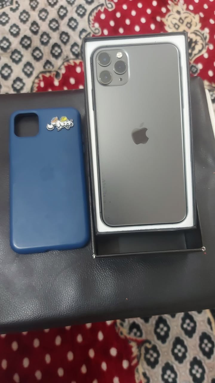 ١١ برو ماكس ذاكره ٢٥٦ بطاريه ٨٤ بلاديه نضيف كلش كله شغال استخدام قليل مبدل بس شاشه OLD وكاله اذا مو مثل الاصليه يرجع عنواني بغداد جديده ***********
