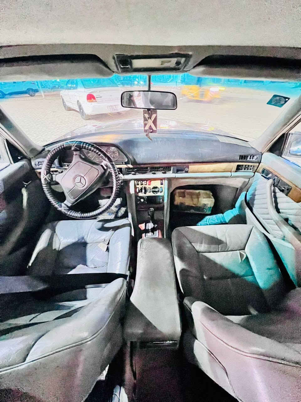 مارسيدس موديل ٩٠ وارد ياباني السعر ٧٠ ورقه بيها عدة نواقص تنزل من سعرها ديالى الخالص الاتصال على الرقم   *********** غير متواجد عالفيس
