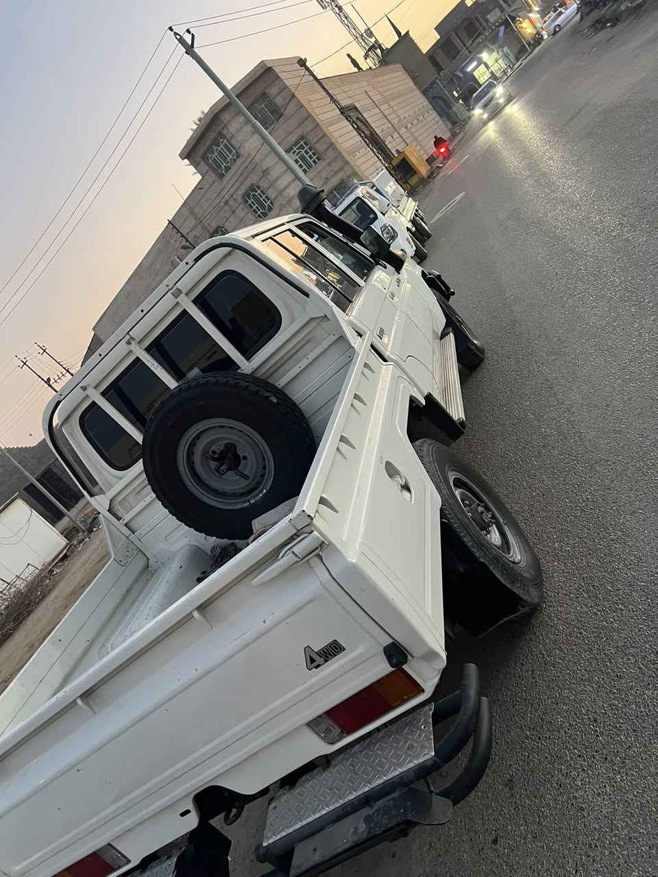 حوثيه موديل 2014 كير عادي مكينه 6 كاز فور ويل مقفوله من اي ضرر رقم بغداد /السعر دفترين ونص 
***********
