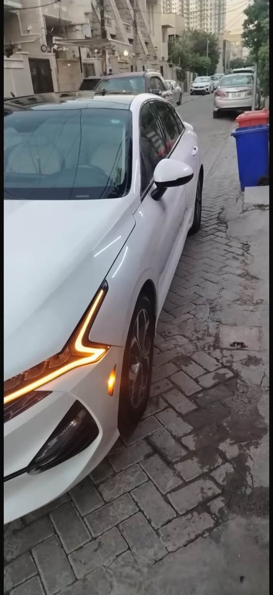 🚘 كيا K5 موديل- 2021 - أعلى مواصفات (فل كامل) 🚘
​الموقع: بغداد - سبع أبكار / الصليخ
​🔹 تفاصيل ومواصفات السيارة:
​الموديل _2021
​اللون الخارجي: أبيض
​الداخلية: جلد أبيض مميز (ملكي)
​المواصفات: أعلى فئة بالوارد الأمريكي (بصمة، شاشة الكبيرة، كاميرات، رادار، كشنات تدفئة وتبريد، وباقي مواصفات الفل المعروفة).
​الوارد: أمريكي.
​الحادث: بنيد سطحي (ايرباك ستيرن فقط ).
​البنيد: مبدل أصلي نفس اللون، لكن بيه فرق صبغ بسيط (اللون ممطابق 100%).
​الباب الخلفي: بيه تعديل بارد، ويحتاج له إعادة شغل خفيفة للي يحب يرتبه أكثر.
​💡 ملاحظة للمشتري: السيارة جاهزة من كل نواحي المحرك والنشاط والمواصفات العالية، وضررها سطحي جداً ومبين وموصوف بوضوح.
​للاستفسار والسعر 163
📍 مكان السيارة: بغداد - سبع أبكار (الصليخ)
📞 ***********
