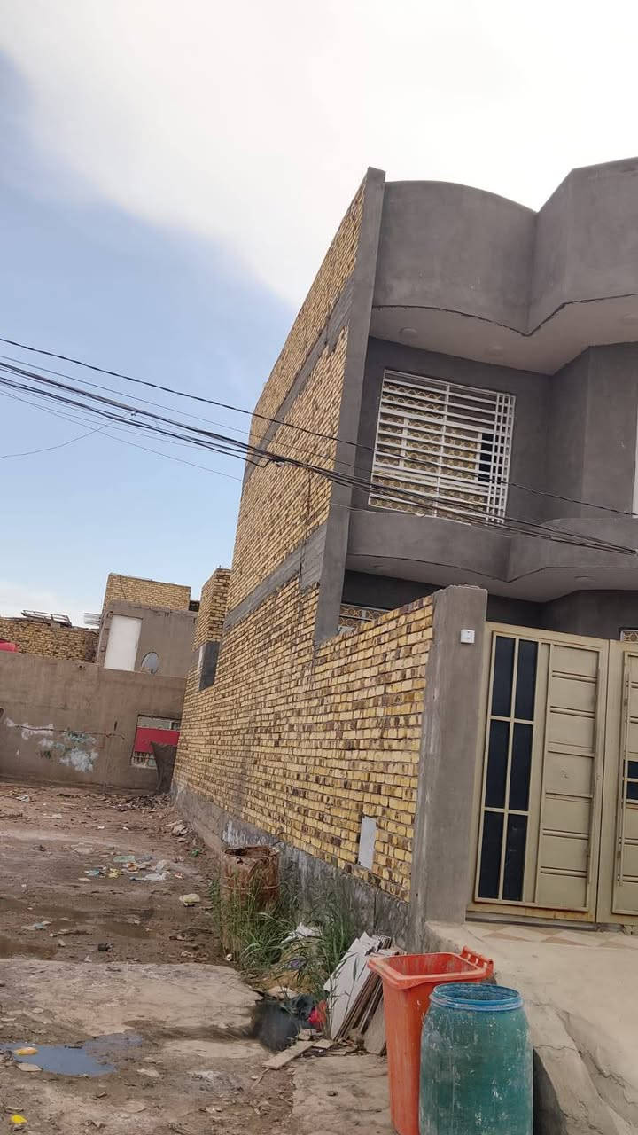 للبيع 《فرصه سكنيه استثماريه 》
السلام عليكم  
تم توفير بيت   طابو  صرف 
المساحه      :  155متر 
واجهيه.      :  7.5 متر 
صنف العقار : طابو صرف 
الخدمات.    : خدمات كامله   《 ماء وكهرباء  تبليط  》
المحتويات  : غرفه طابق ارضي +غرفتين طابق اول +استقبال +هول + مجمع صحيات 
#الموقع. .  : بابل / ابي غرق / حي السلام 
#ملاحظه.  : منطقه حلوه ومرتبه 
#السعر.      :  133 مليون .
#ملاحظه.  : خدمات متوفره ماء كهرباء تبليط   (الشراي الحقيقي اتصل وبخدمتك)
للاستفسار الاتصال على الارقام التاليه:
*********** اتصال + واتساب 
*********** اتصال + واتساب
 #بابل_ابي_غرق
